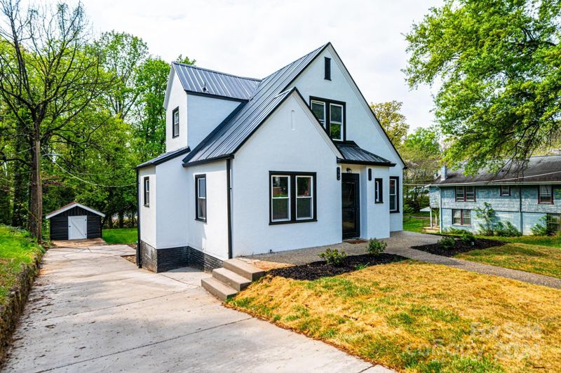 332 2nd Street Pl SE, Hickory, NC 28602