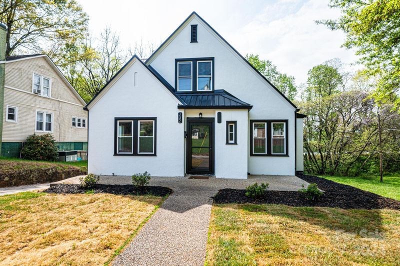 332 2nd Street Pl SE, Hickory, NC 28602
