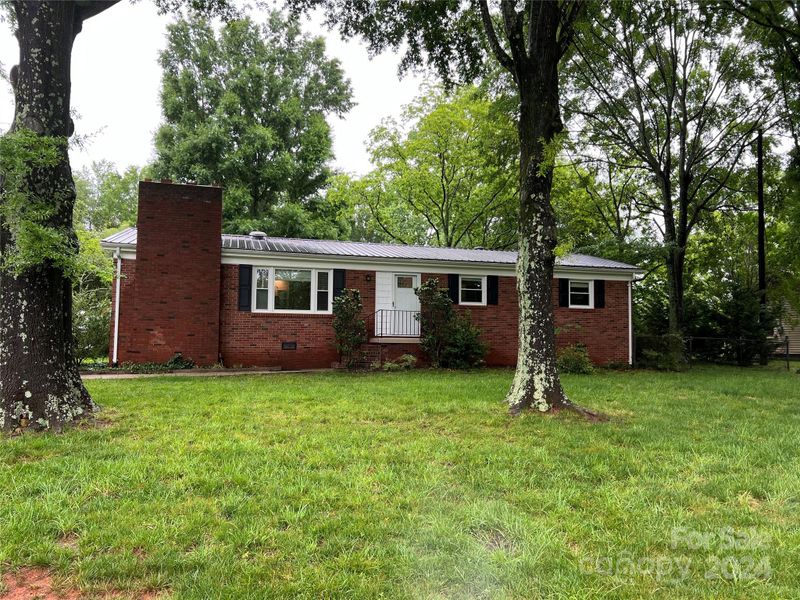 1007 3rd St SE, Conover, NC 28613
