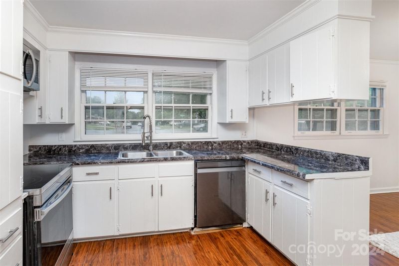 2423 Milton Rd, Charlotte, NC 28215