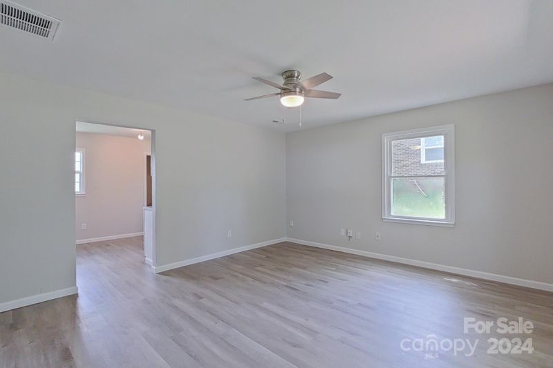 511 Milan Rd E, Charlotte, NC 28216