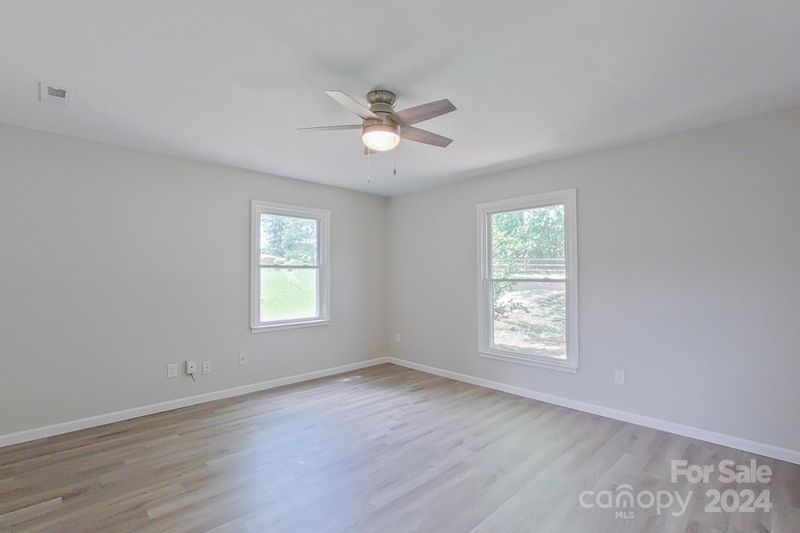 511 Milan Rd E, Charlotte, NC 28216