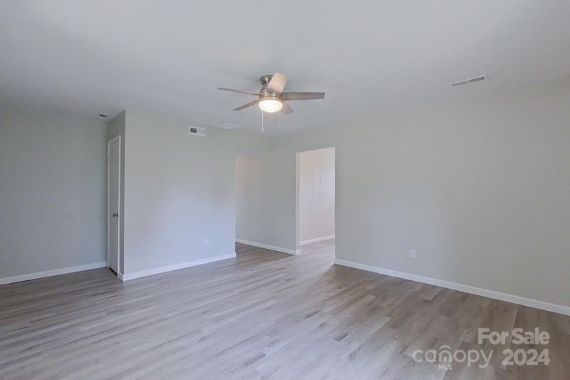 511 Milan Rd E, Charlotte, NC 28216