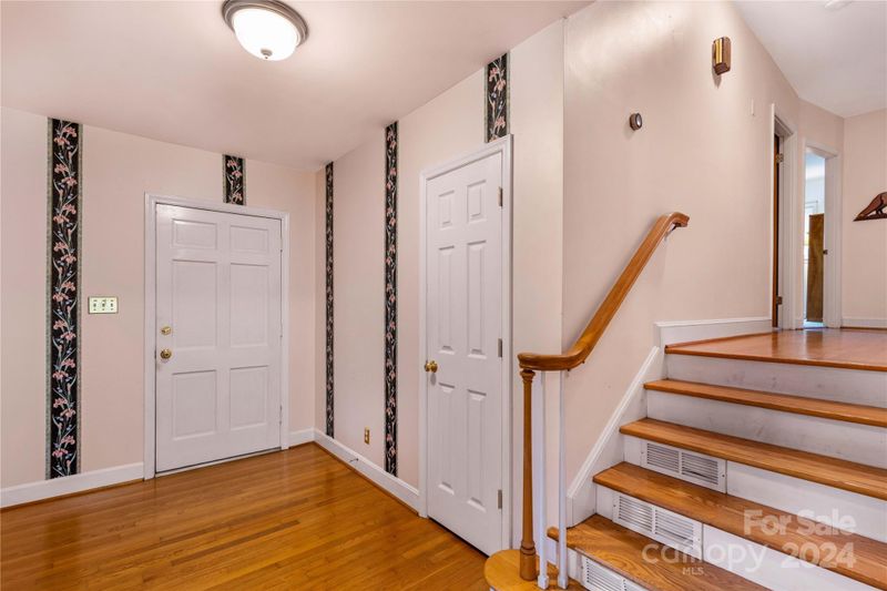 6617 Brookmeade Dr, Charlotte, NC 28226