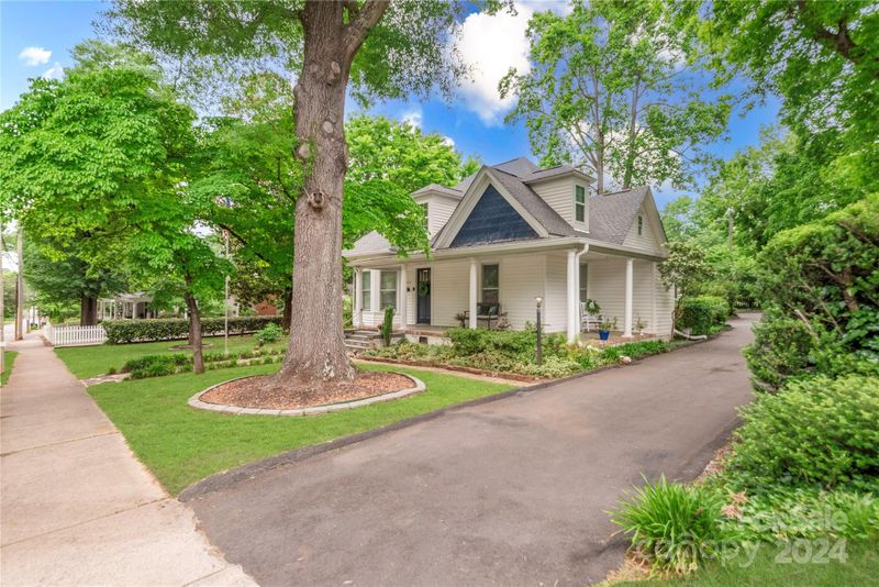 308 6th St, Newton, NC 28658