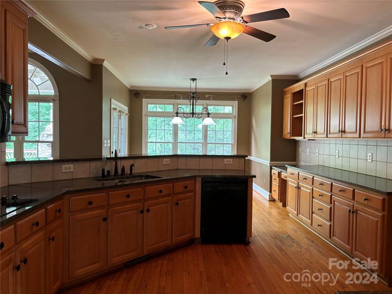 7976 Cotton St, Harrisburg, NC 28075