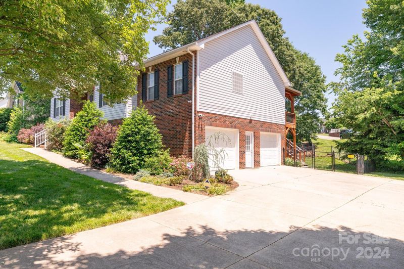 3351 Overbrook Dr, Conover, NC 28613