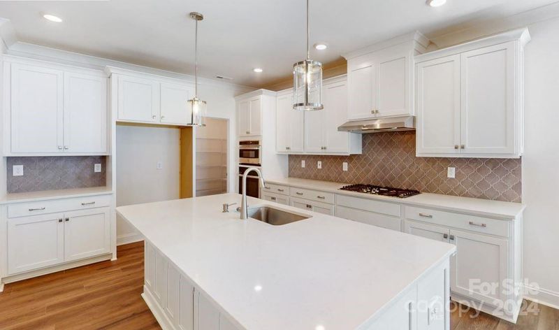 11121 Lochmere Rd, Charlotte, NC 28278