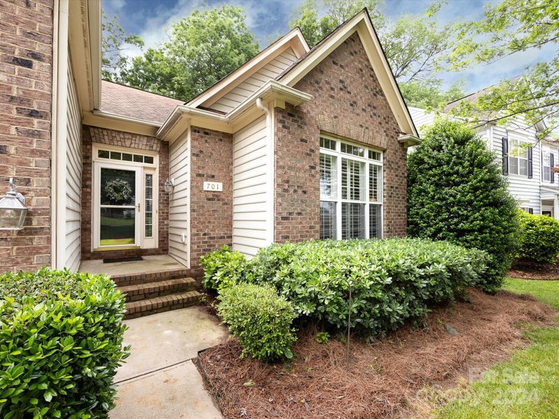 701 Clearbrook Rd, Matthews, NC 28105