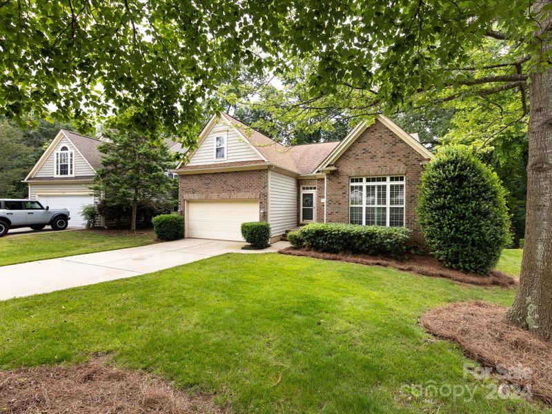 701 Clearbrook Rd, Matthews, NC 28105