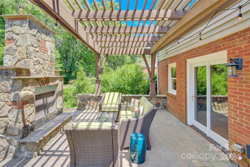 3607 Sulkirk Rd, Charlotte, NC 28210
