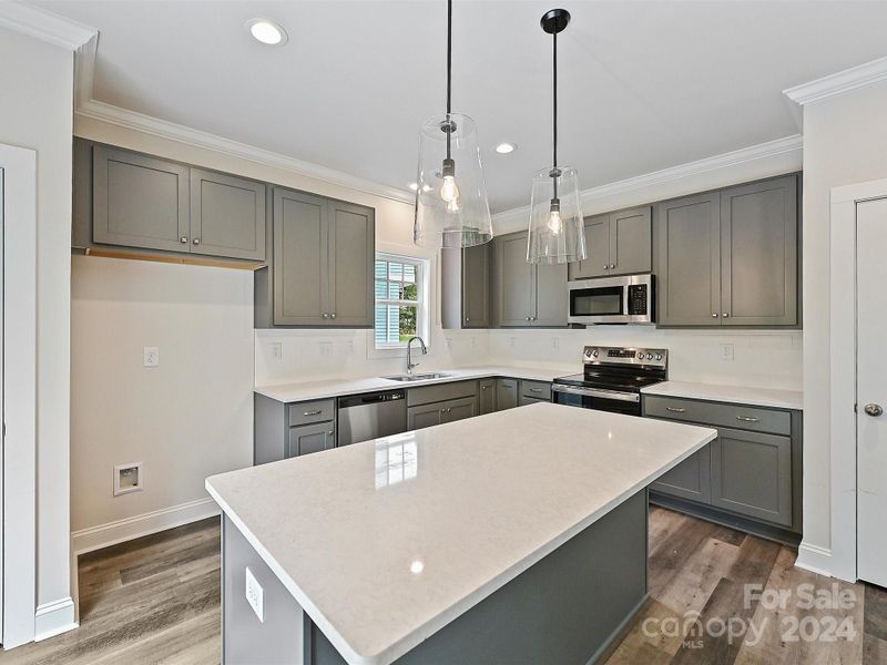1246 Lundy Ln, Charlotte, NC 28214