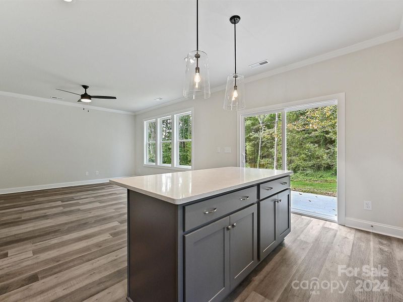 1246 Lundy Ln, Charlotte, NC 28214