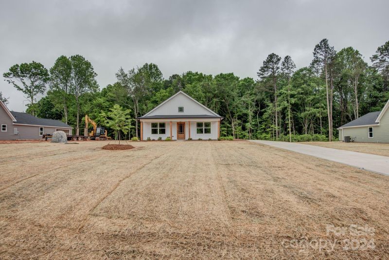 525 Blacksnake Rd, Stanley, NC 28164