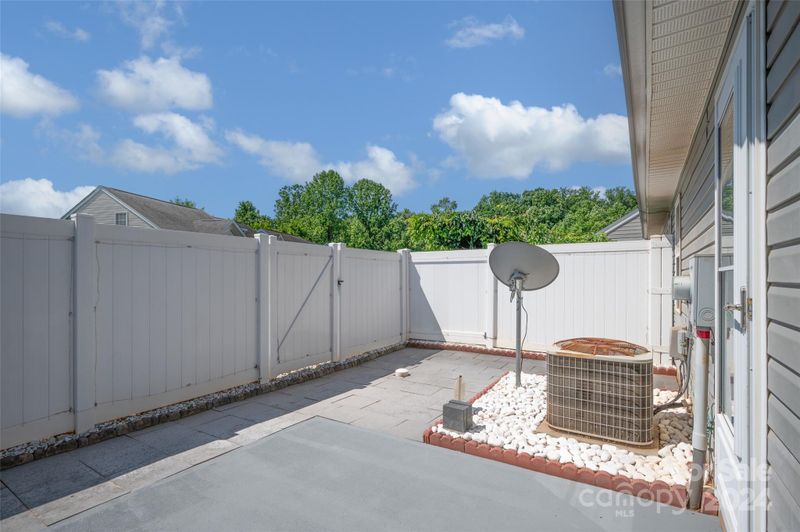 943 Barracuda Ave, Statesville, NC 28677