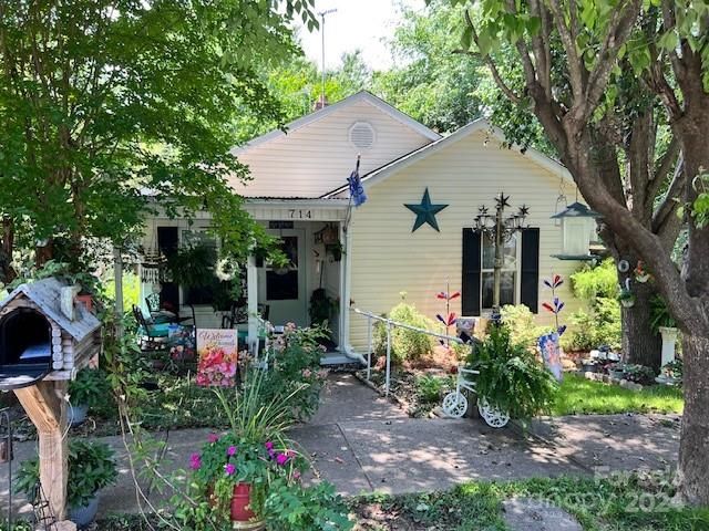 714 S Cline Ave, Newton, NC 28658