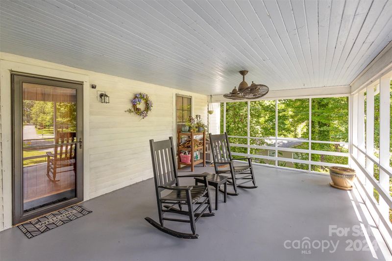 515 Stowe Dr, Lowell, NC 28098