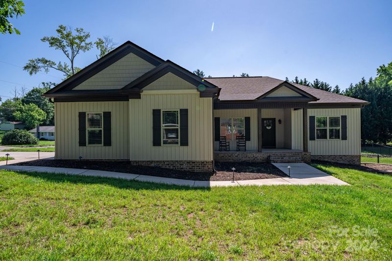 390 25th St NW, Hickory, NC 28601