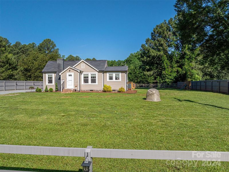 1409 Miles Rd, Dallas, NC 28034