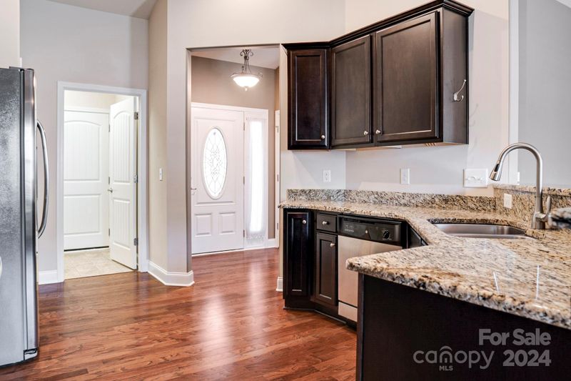 7228 Kenyon Dr, Denver, NC 28037