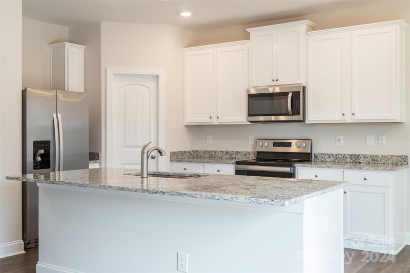 2008 Transatlantic Ave, Charlotte, NC 28215