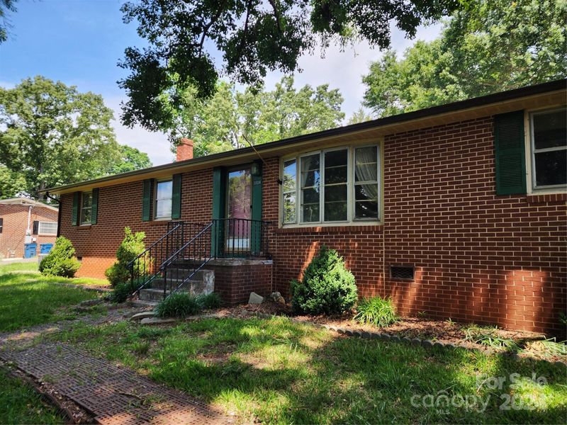 3004 Lutz Blvd, Newton, NC 28658