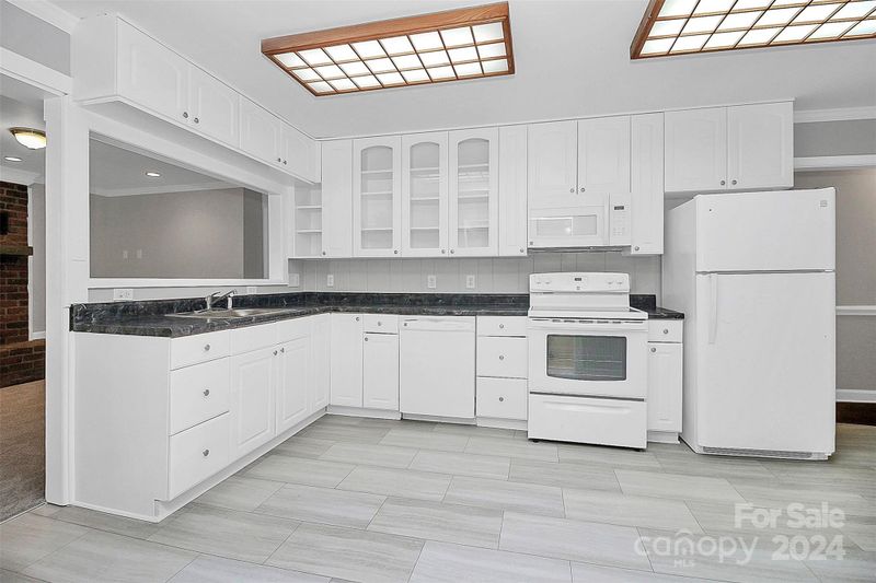 211 Forest Park Rd, Matthews, NC 28104