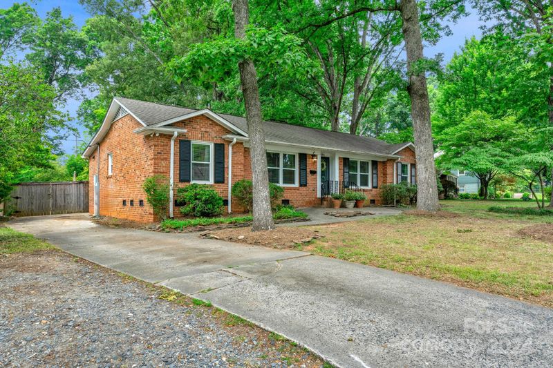 5124 Baker Dr, Charlotte, NC 28210