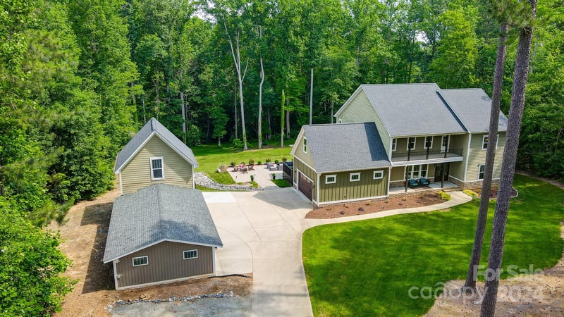 1123 Blacksnake Rd, Stanley, NC 28164