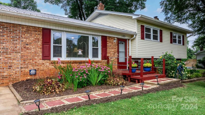 103 Deal Ave, Conover, NC 28613