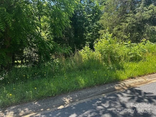 5765 Kingsway Blvd, Hickory, NC 28602