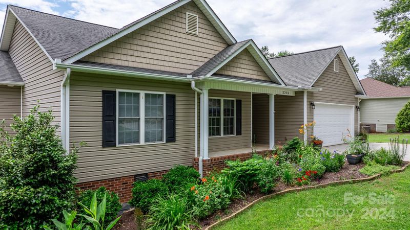 2255 Picnic Dr, Newton, NC 28658