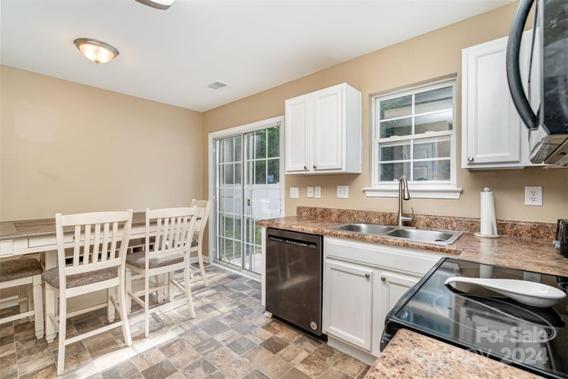 329 Winding Canyon Dr, Charlotte, NC 28214