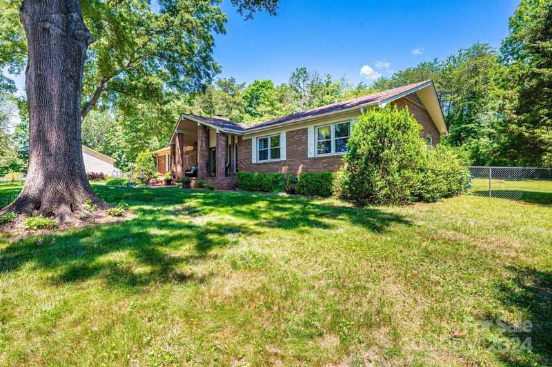 606 3rd Street Pl SW, Conover, NC 28613
