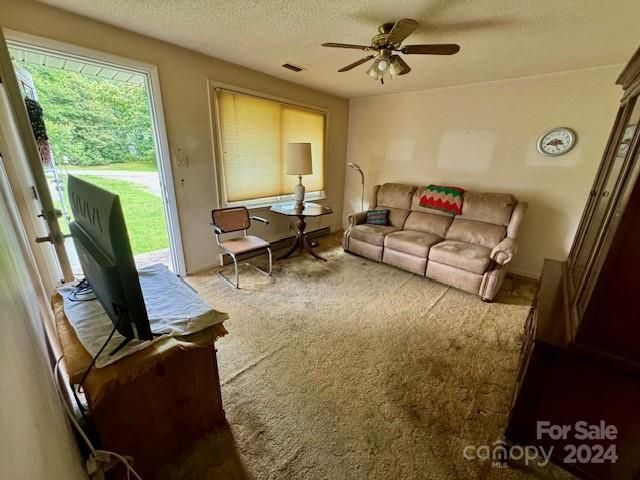1655 Meadow Ln, Hickory, NC 28602