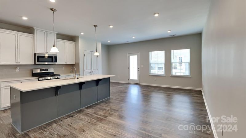 1180 Ashbury St, Charlotte, NC 28216