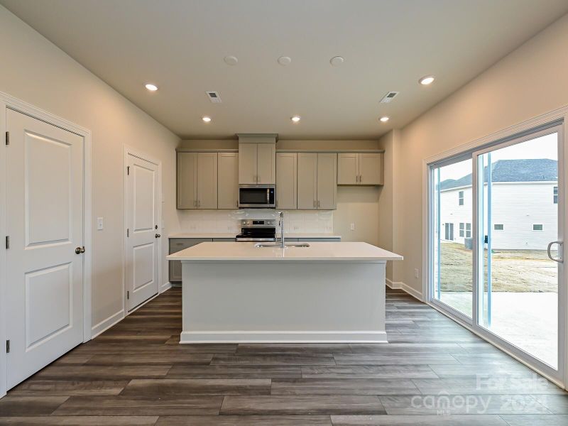 3021 Summit Oaks Rd, Charlotte, NC 28269