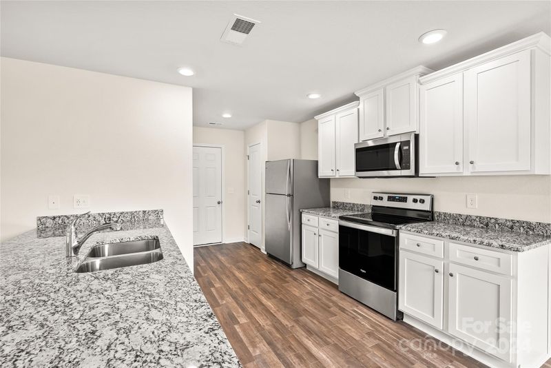 6325 Lowe Ln, Charlotte, NC 28214