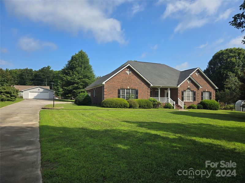 1129 Flowe Dr, Matthews, NC 28104