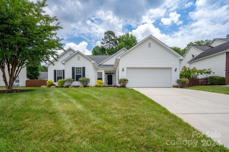 2424 Alaqua Ct, Matthews, NC 28105