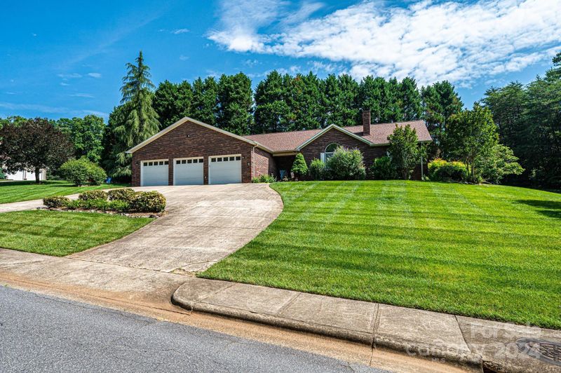 3625 Wandering Ln NE, Hickory, NC 28601