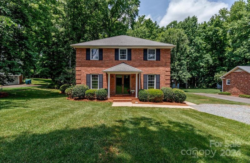 8946 Glencroft Rd, Mint Hill, NC 28227