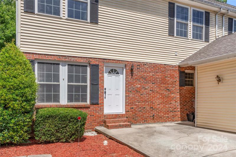 4307 Laurel Hill Ln, Charlotte, NC 28217