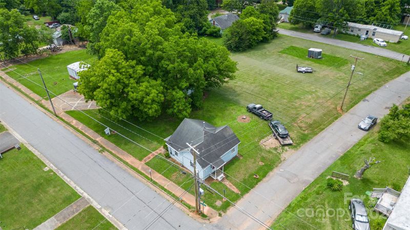 617 E B St, Newton, NC 28658