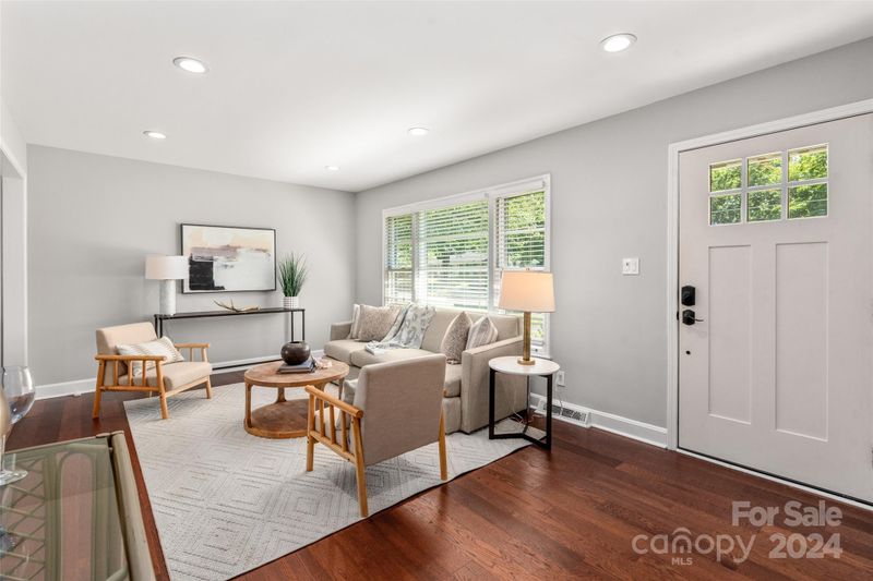 7006 Thorncliff Dr, Charlotte, NC 28210