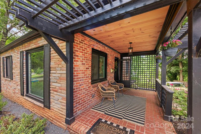 5000 Valley Stream Rd, Charlotte, NC 28209