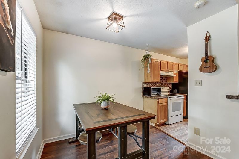 6015 Hunters Crossing Ln, Charlotte, NC 28215