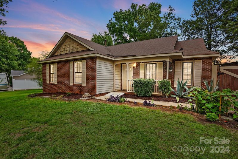 6015 Hunters Crossing Ln, Charlotte, NC 28215
