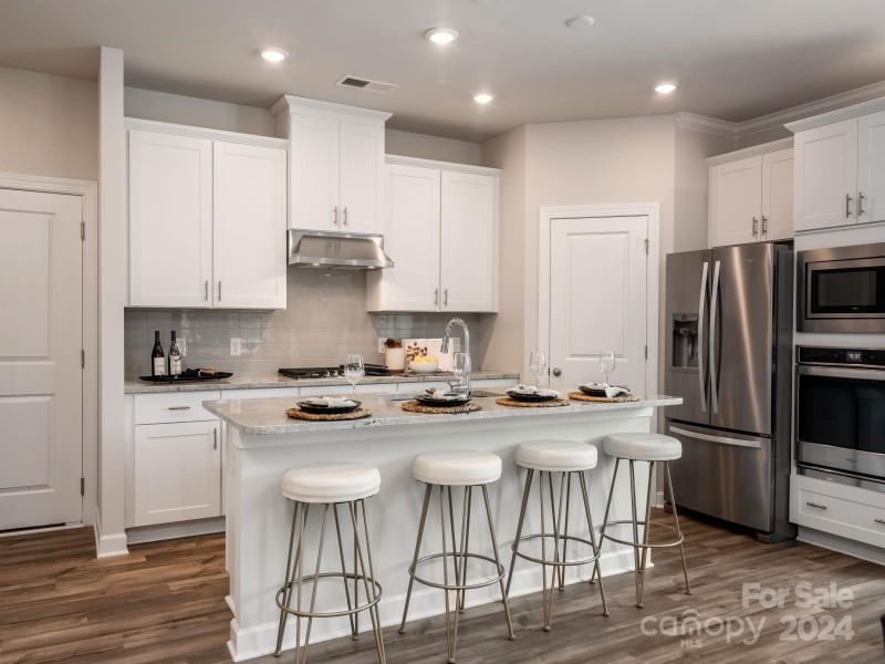 636 Cranford Dr, Pineville, NC 28134
