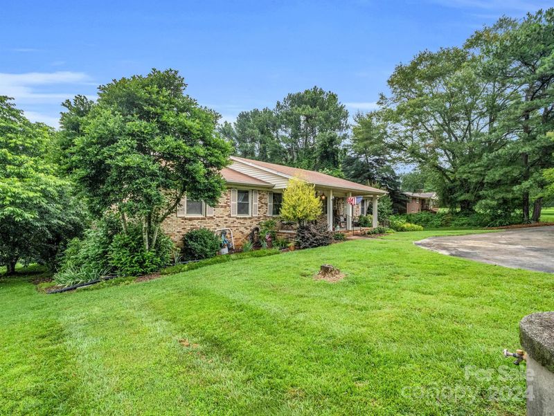 1140 Ratchford Dr, Dallas, NC 28034